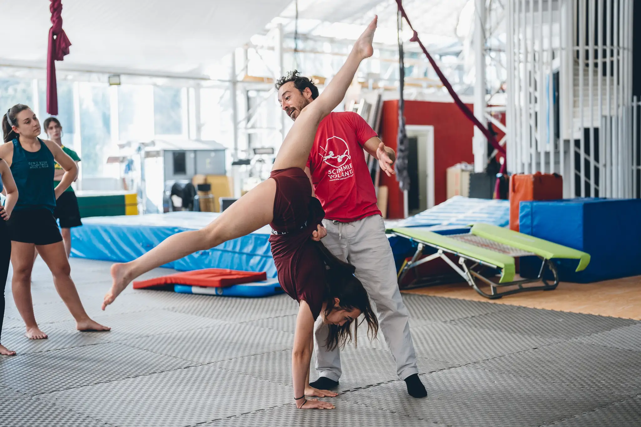 Clases de acrobacias en verano en El Invernadero (Madrid)